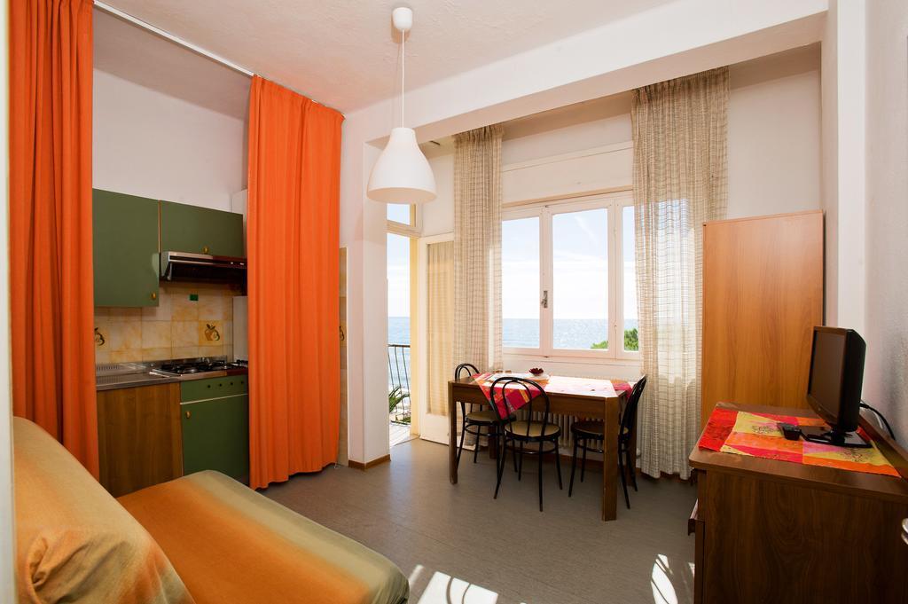 Hotel Lido Пьетра-Лигуре Номер фото