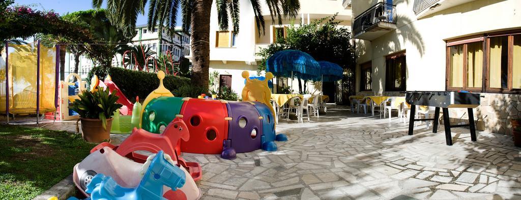 Hotel Lido Пьетра-Лигуре Экстерьер фото